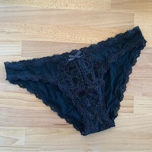 VICTORIAS SECRET Dream Angels Black Silky Lace Tanga Cheekini Bikini Pan…